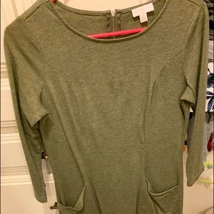 green dress with pockets